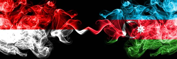 印度尼西亚对阿塞拜疆，阿塞拜疆烟熏神秘旗帜并排放置。印度尼西亚和阿塞拜疆、阿塞拜疆的彩色丝绸烟旗 — 图库照片