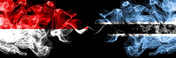 Indonesië VS Botswana, Botswanan rokerige Mystic vlaggen naast elkaar geplaatst. Dikke gekleurde zijdeachtige rook vlaggen van Indonesië en Botswana, Botswanan — Stockfoto