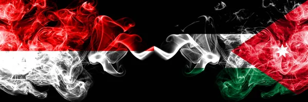 Ινδονησία vs Ιορδανία, ιορδανική καπνιστή μυστικιστικές σημαίες τοποθετημένα δίπλα-δίπλα. Πυκνή έγχρωμη μεταξένια σημαία της Ινδονησίας και της Ιορδανίας, Ιορδανίας — Φωτογραφία Αρχείου
