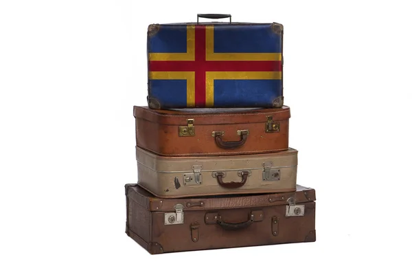 Aland travel concept. Группа винтажных чемоданов на белом фоне . — стоковое фото