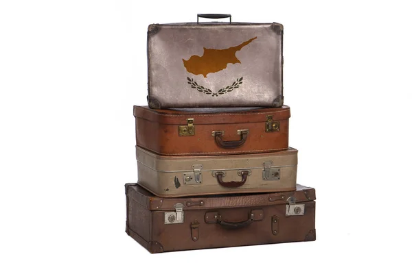 Chipre, conceito de viagem cipriano. Grupo de malas vintage isoladas em fundo branco . — Fotografia de Stock