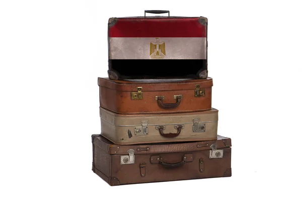 Egitto, concetto di viaggio egiziano. Gruppo di valigie vintage isolate su sfondo bianco . — Foto Stock