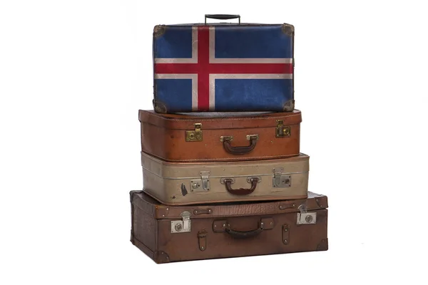 Islanda, concetto di viaggio islandese. Gruppo di valigie vintage isolate su sfondo bianco . — Foto Stock