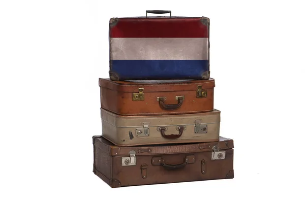 Países Bajos, concepto de viaje holandés. Grupo de maletas vintage aisladas sobre fondo blanco . — Foto de Stock