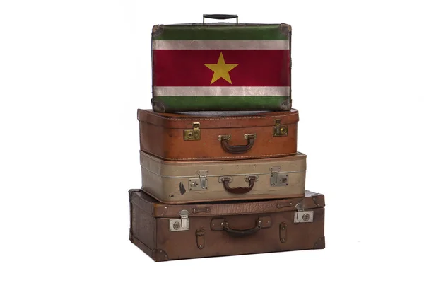Suriname, conceito de viagem do Suriname. Grupo de malas vintage isoladas em fundo branco . — Fotografia de Stock