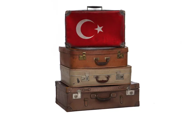 Turquía, concepto de viaje turco. Grupo de maletas vintage aisladas sobre fondo blanco . — Foto de Stock