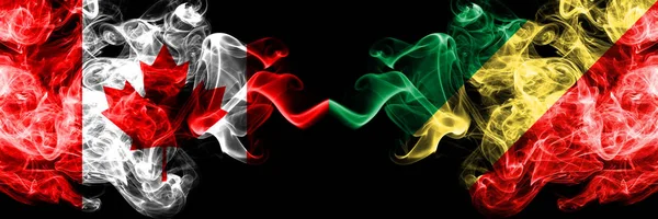 Kanada vs Kongó, Kongolese füstös misztikus zászlók elhelyezett egymás mellett. Vastag színes selymes füstjelzők a kanadai és Kongói, Kongói. — Stock Fotó