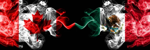 Canada VS Mexico, Mexicaanse rokerige Mystic vlaggen geplaatst naast elkaar. Dikke gekleurde zijdeachtige rook vlaggen van Canada en Mexico, Mexicaanse. — Stockfoto