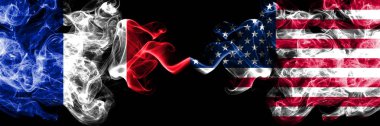 Fransa vs Amerika Birleşik Devletleri, Amerikan dumanlı mistik bayraklar yan yana yerleştirilir. Fransız ve Amerika Birleşik Devletleri, Amerikan Kalın renkli ipeksi soyut duman afiş