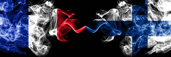 法国对芬兰，芬兰烟熏神秘旗帜并排放置。浓郁的彩色丝质抽象烟横幅，芬兰 — 图库照片