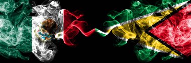 Meksika vs Guyana, Guyanese dumanlı mistik bayraklar yan yana yerleştirilir. Kalın renkli ipeksi soyut Meksika ve Guyana, Guyana afiş dumanlar