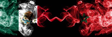 Meksika vs Fas, Fas dumanlı mistik bayraklar yan yana yerleştirilir. Kalın renkli ipeksi soyut Meksika ve Fas, Fas afiş dumanlar