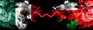 Meksika vs Umman, Umman dumanlı mistik bayraklar yan yana yerleştirilir. Kalın renkli ipeksi soyut Meksika ve Umman, Umman afiş dumanlar