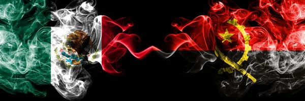 Meksika vs Angola, Angola dumanlı mistik bayraklar yan yana yerleştirilir. Kalın renkli ipeksi soyut Meksika ve Angola, Angola afiş dumanlar