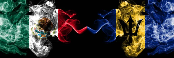 Meksika vs Barbados, Barbados dumanlı mistik bayraklar yan yana yerleştirilir. Kalın renkli ipeksi soyut Meksika ve Barbados, Barbados afiş dumanlar