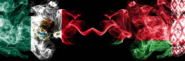 Meksika vs Belarus, Belarus dumanlı mistik bayraklar yan yana yerleştirilir. Kalın renkli ipeksi soyut Meksika ve Beyaz Rusya, Belarus