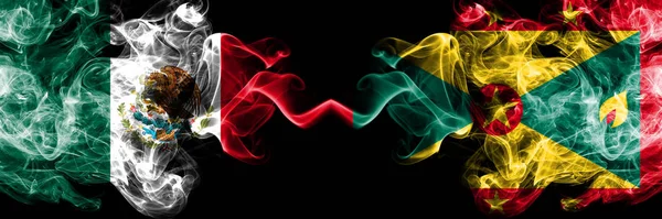 México vs Granada banderas místicas ahumadas colocadas una al lado de la otra. Bandera de humo abstracto sedoso de color grueso de México y Granada — Foto de Stock