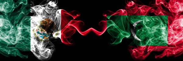 Meksika vs Maldivler, Maldivian dumanlı mistik bayraklar yan yana yerleştirilir. Kalın renkli ipeksi soyut Meksika ve Maldivler, Maldivian afiş dumanlar