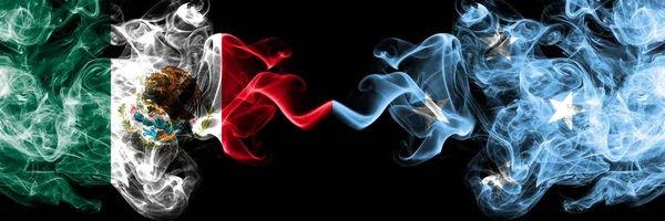 Meksika vs Mikronezya, Mikronezya dumanlı mistik bayraklar yan yana yerleştirilir. Kalın renkli ipeksi soyut Meksika ve Mikronezya, Mikronezya afiş dumanlar