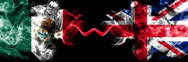 Meksika vs İngiltere, İngiliz dumanlı mistik bayraklar yan yana yerleştirilir. Kalın renkli ipeksi soyut Meksika ve İngiltere, İngiliz afiş dumanlar