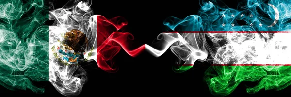 Meksika vs Özbekistan, Özbek dumanlı mistik bayraklar yan yana yerleştirilir. Kalın renkli ipeksi soyut Dumanlar Meksika ve Özbekistan, Özbek afiş