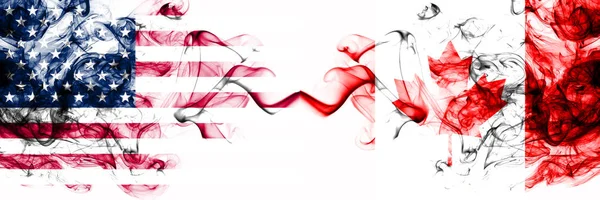 Estados Unidos vs Canadá, banderas místicas ahumadas canadienses colocadas una al lado de la otra. Bandera de humo abstracto sedoso de color grueso de América y Canadá, Canadiense — Foto de Stock