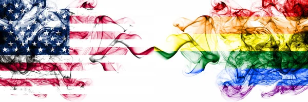 Amerikai Egyesült Államok vs Meleg büszkeség füstös misztikus zászlók egymás mellett. Sűrű színű, selymes absztrakt füstöl zászlót Amerika és a meleg büszkeség — Stock Fotó
