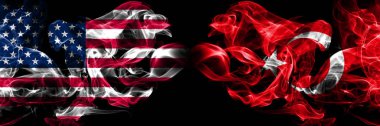 Abd, Amerika, Amerika, Türkiye, Türk dumanlı mistik bayrakları yan yana yerleştirildi. Kalın renkli ipeksi dumanlar bayrak kavramı