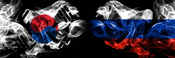 Corea del Sur, Corea, Rusia, banderas místicas ahumadas rusas colocadas una al lado de la otra. Concepto de bandera de humo sedoso de color grueso — Foto de Stock