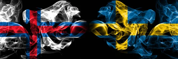 法罗群岛，瑞典，瑞典比赛厚厚的五颜六色的烟雾彩旗。欧洲足球资格赛 — 图库照片