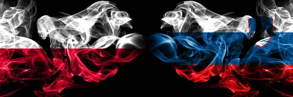 Polonya, Polonya, Slovenya, Sloven, flip rekabet kalın renkli dumanlı bayraklar. Avrupa futbol yeterlilik oyunları — Stok fotoğraf