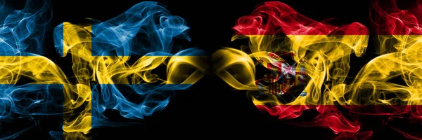 Suécia, Suécia, Espanha, competição espanhola grossas bandeiras fumegantes coloridas. Qualificações de futebol europeu jogos — Fotografia de Stock