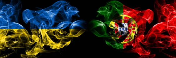 Ucrânia, Portugal competição grossas bandeiras fumegantes coloridas. Qualificações de futebol europeu jogos — Fotografia de Stock