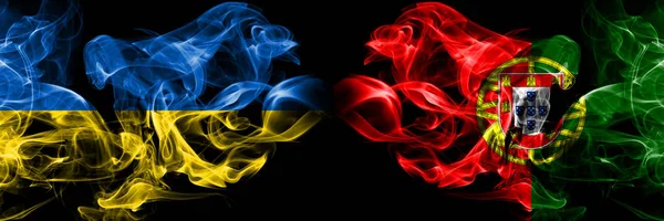 Ukraina, Portugal, flip konkurrens tjocka färgglada rökiga flaggor. Europeiska fotbolls kvalifikationer spel — Stockfoto