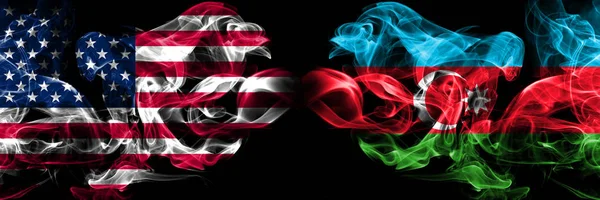 Estados Unidos de América, Estados Unidos vs Azerbaiyán, Azerbaiyán fondo concepto abstracto paz fuma banderas . — Foto de Stock