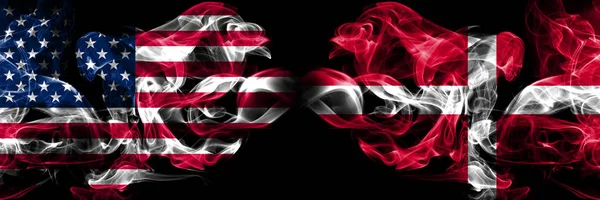 Estados Unidos da América, EUA vs Dinamarca, dinamarquês fundo abstrato conceito paz fuma bandeiras . — Fotografia de Stock