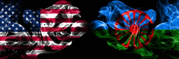 Estados Unidos de América, Estados Unidos vs Gipsy, trasfondo romano concepto abstracto paz fuma banderas . — Foto de Stock