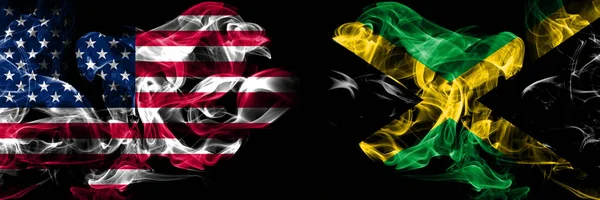 Vereinigte staaten von amerika, usa vs jamaica, jamaikanischer hintergrund abstraktes konzept frieden raucht fahnen. — Stockfoto