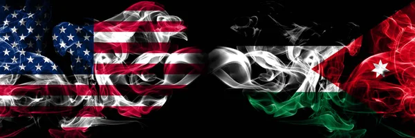 Estados Unidos de América, EE.UU. vs Jordania, fondo jordano concepto abstracto paz fuma banderas . —  Fotos de Stock