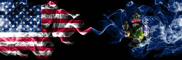 États-Unis d'Amérique, Usa vs Maine état fond abstrait concept de paix fume des drapeaux. — Photo