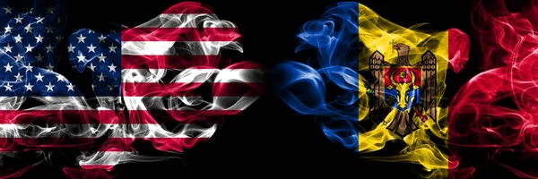 アメリカ合衆国、アメリカvsモルドバ、モルドバ背景抽象概念平和煙旗. — ストック写真
