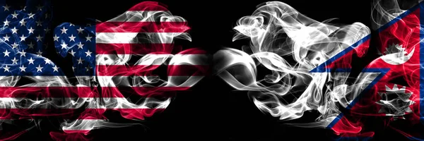 Vereinigte staaten von amerika, usa vs nepal, nepalesischer hintergrund abstraktes konzept frieden raucht fahnen. — Stockfoto