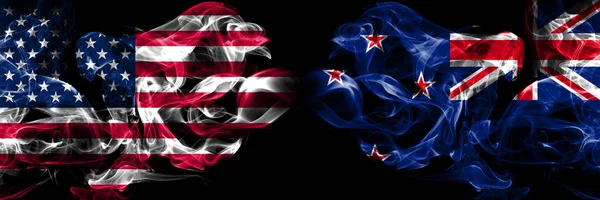 Estados Unidos da América, EUA vs Nova Zelândia, Nova Zelândia fundo abstrato conceito paz fuma bandeiras . — Fotografia de Stock