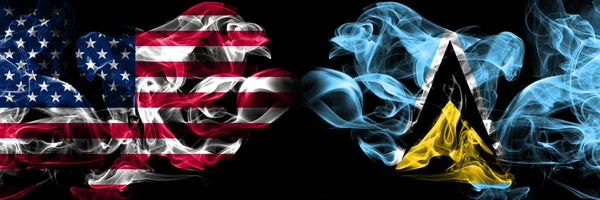 Spojené státy americké, USA a Svatá Lucie pozadí abstrakt mír smokese vlajky. — Stock fotografie