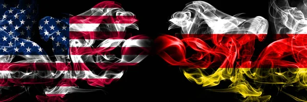 Estados Unidos da América, EUA vs Ossétia do Sul fundo abstrato conceito paz fuma bandeiras . — Fotografia de Stock