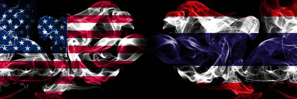 Estados Unidos da América, EUA vs Tailândia, Tailandês fundo abstrato conceito paz fuma bandeiras . — Fotografia de Stock