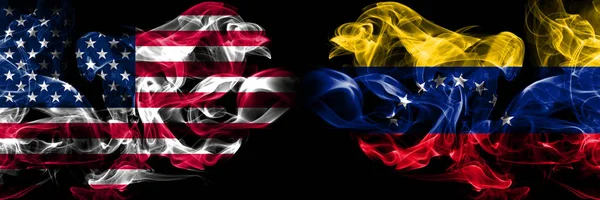 Estados Unidos da América, EUA vs Venezuela, fundo venezuelano conceito abstrato paz fuma bandeiras . — Fotografia de Stock