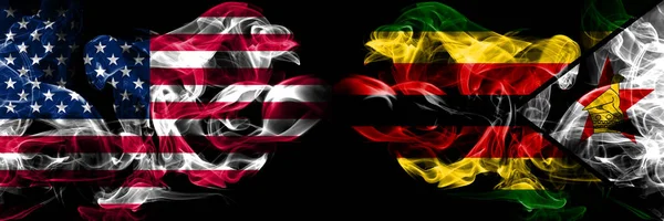 Estados Unidos de América, Estados Unidos vs Zimbabue, Zimbabue fondo abstracto concepto paz fuma banderas . — Foto de Stock