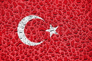 Türkiye'nin ulusal bayrağı su damlalarından yapıldı. Arka plan tahmini sezon konsepti.