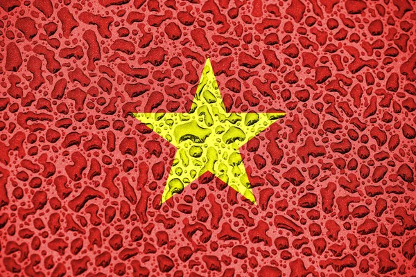 Вьетнамский национальный флаг из капель воды. Концепция сезона . — стоковое фото